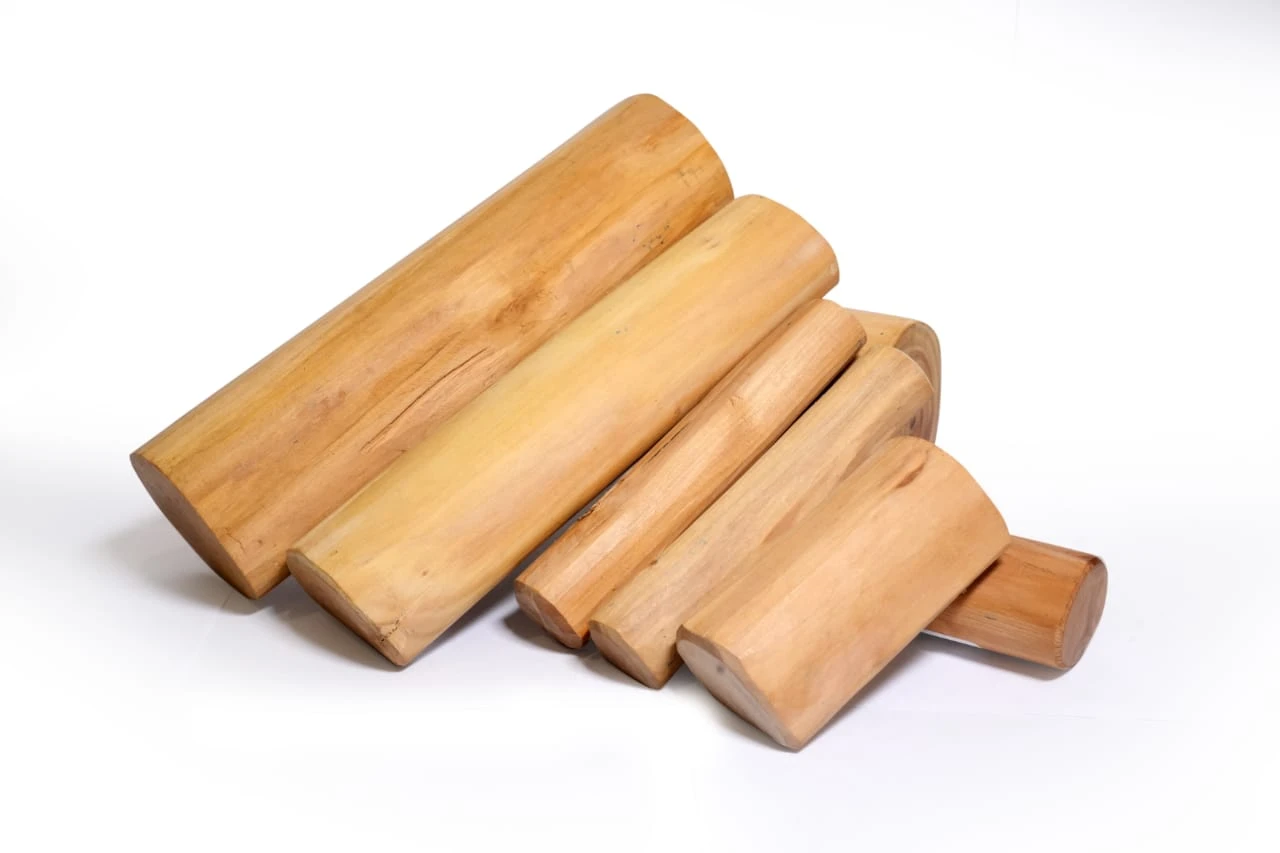 A set of sandalwood pieces