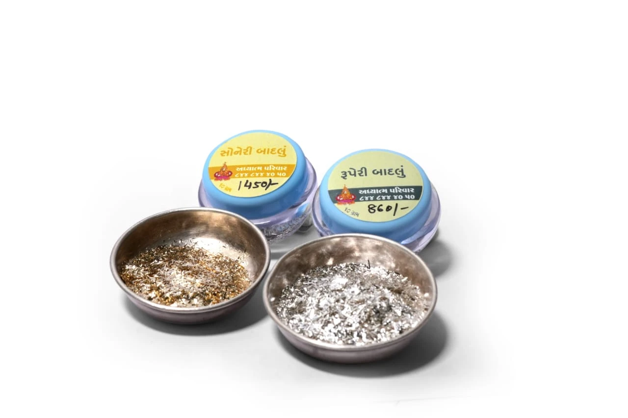 Gold and silver leaf in containers