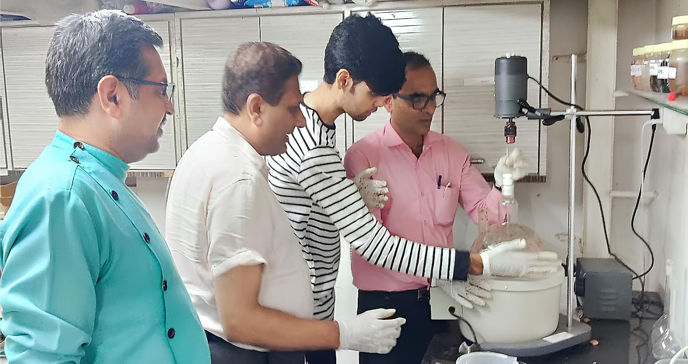 विविध गाँवों की मूर्तियाँ (मिट्टी)